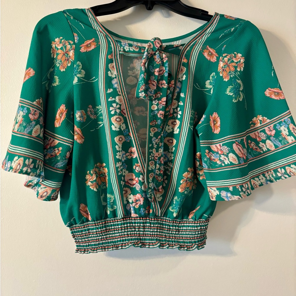 Green Smocked Crop Blouse with Flutter Sleeves - Picture 3 of 6